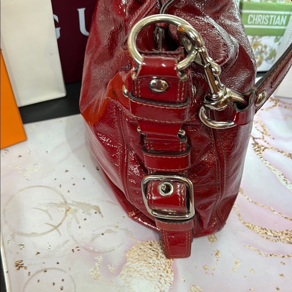 Coach Red Patent Leather Shoulder Bag with Glossy Finish - Picture 5 of 13